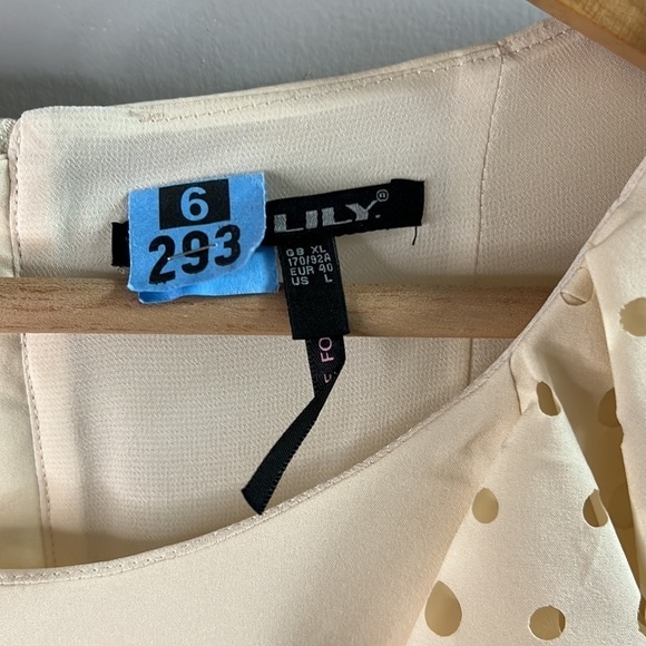 LILY 3/4 Sleeve Blouse with Ruffled and Pleated Shoulder Details Size L - Picture 9 of 11